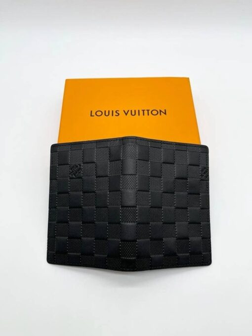 Обложка для паспорта Louis Vuitton A104085 чёрная 14/10 см - фото 2