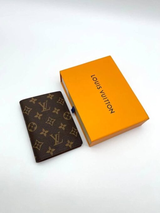 Обложка для паспорта Louis Vuitton A104106 коричневая 14/10 см - фото 2