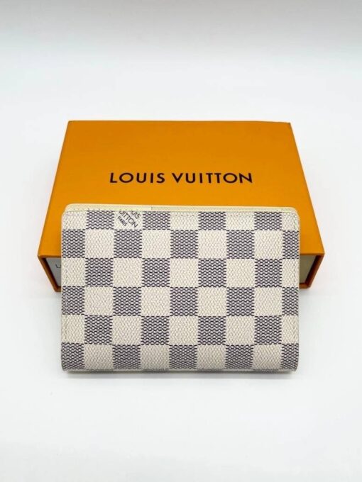 Обложка для паспорта Louis Vuitton A104118 белая 14/10 см - фото 1