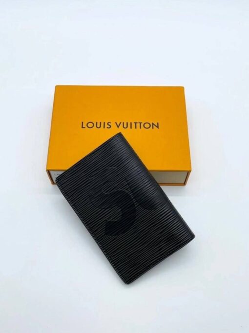 Обложка для паспорта Louis Vuitton A104123 чёрная 14/10 см - фото 1