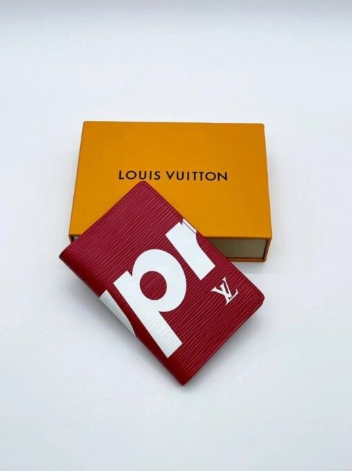 Обложка для паспорта Louis Vuitton A104123 красная 14/10 см - фото 1
