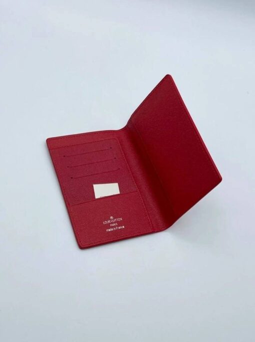 Обложка для паспорта Louis Vuitton A104123 красная 14/10 см - фото 4