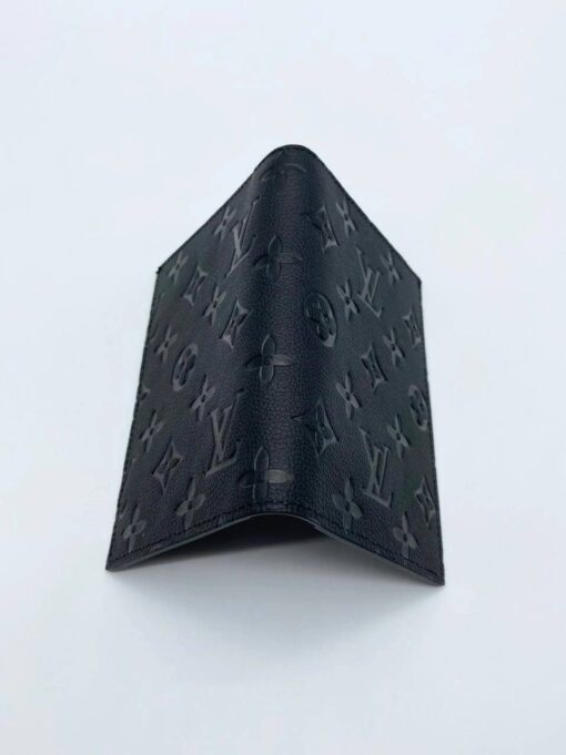 Обложка для паспорта Louis Vuitton A104135 чёрная 14/10 см - фото 6