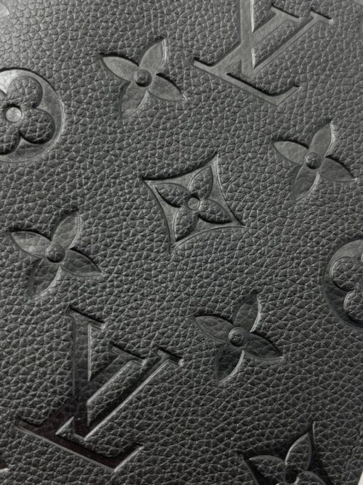 Обложка для паспорта Louis Vuitton A104135 чёрная 14/10 см - фото 5