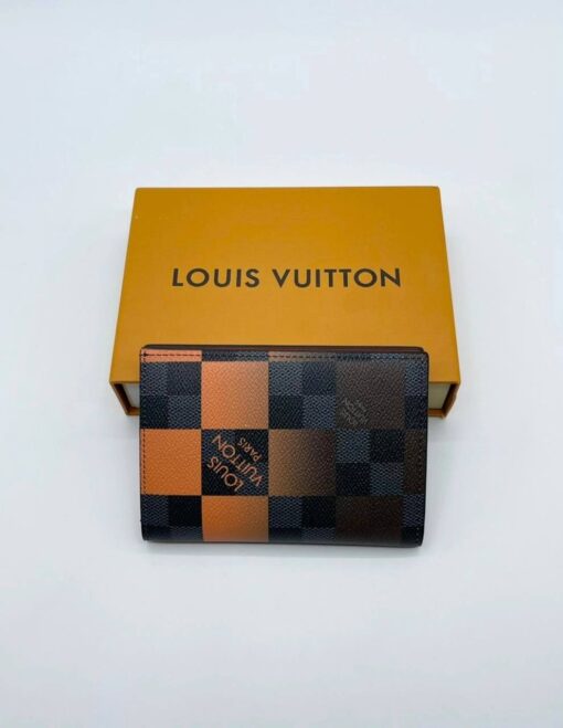 Обложка для паспорта Louis Vuitton A104158 коричневая 14/10 см - фото 1