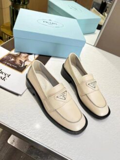 Туфли-лоферы женские Prada Premium A105228 бежевые