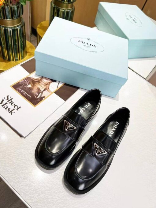 Туфли-лоферы женские Prada Premium A105238 чёрные - фото 1