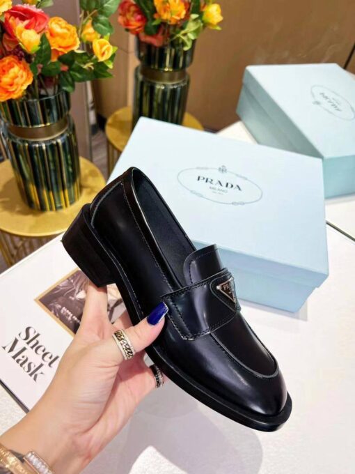Туфли-лоферы женские Prada Premium A105238 чёрные - фото 3