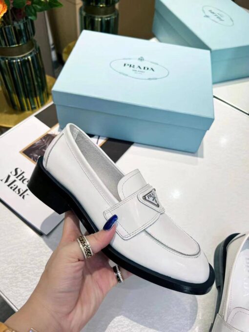 Туфли-лоферы женские Prada Premium A105248 белые - фото 3
