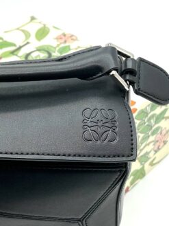 Женская кожаная сумка Loewe A106355 черная 25/15 см