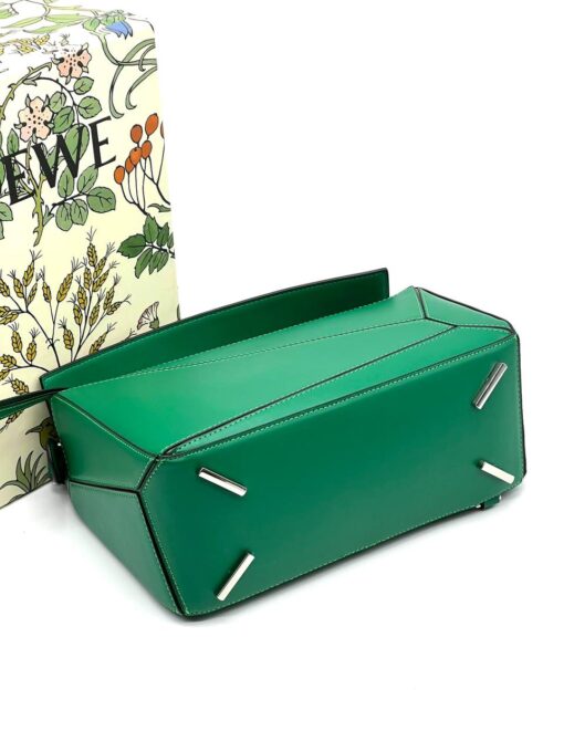Женская кожаная сумка Loewe A106364 зелёная 30/18 см - фото 3
