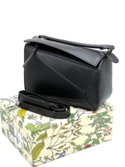 Женская кожаная сумка Loewe A106375 чёрная 30/18 см