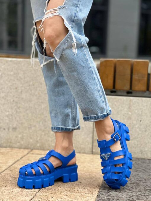 Женские сандалии Prada Monolith A107373 синие - фото 1