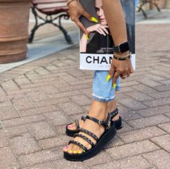 Босоножки женские кожаные Chanel с украшением цепочками чёрные