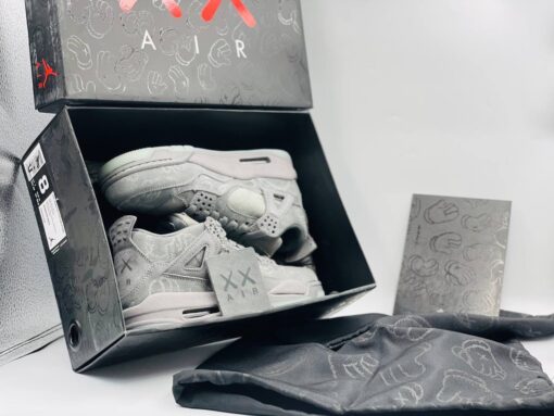 Кроссовки Nike Air Jordan 4 Retro Kaws Cool Grey - фото 3