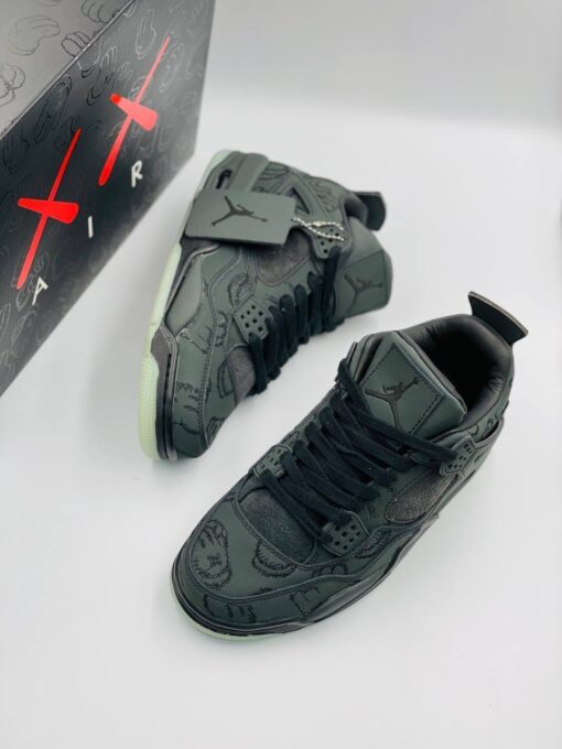 Кроссовки Nike Air Jordan 4 Retro Kaws Dark Grey - фото 2