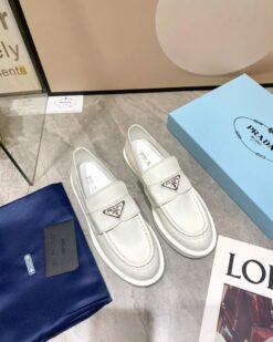 Туфли-лоферы женские Prada Premium A110369 белые