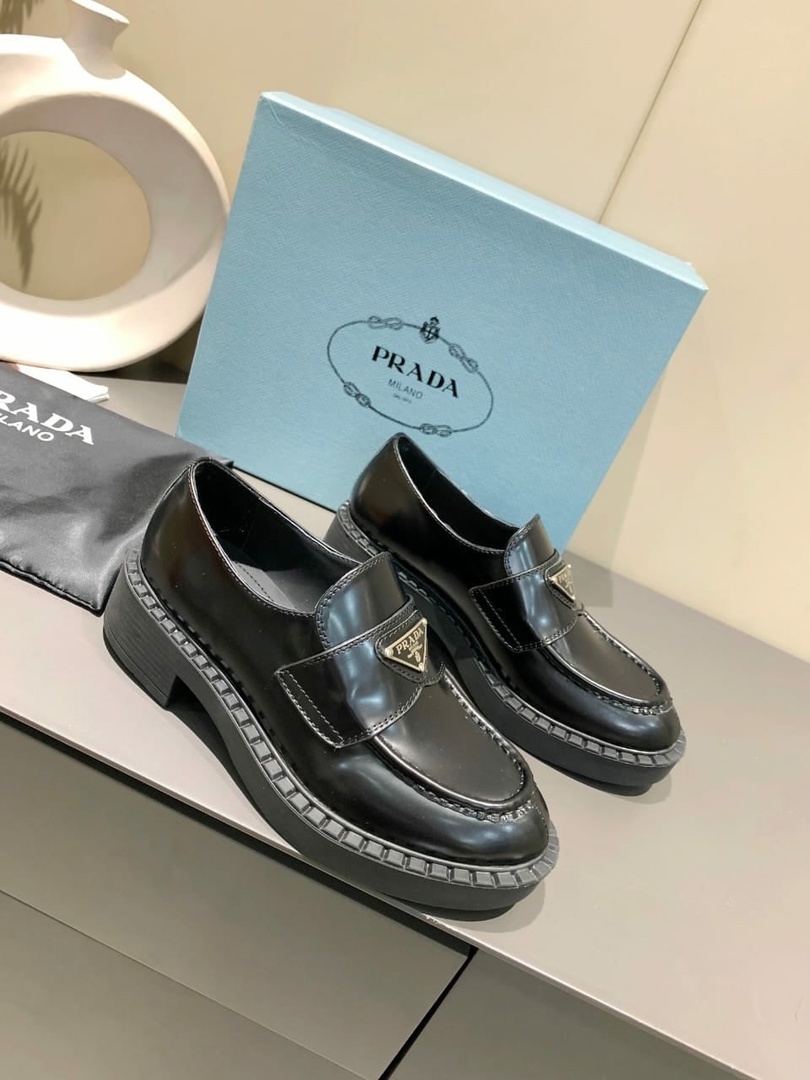 Туфли-лоферы женские Prada Premium A110380 чёрные - купить в Москве сдоставкой по РФ