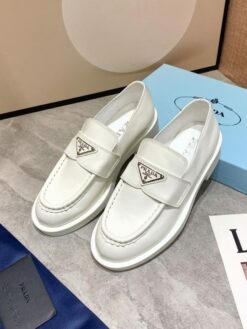 Туфли-лоферы женские Prada Premium A110369 белые - фото 10