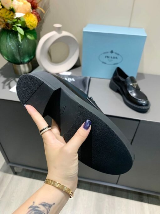 Туфли-лоферы женские Prada Premium A110380 чёрные - фото 3