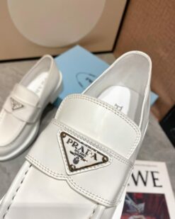 Туфли-лоферы женские Prada Premium A110369 белые