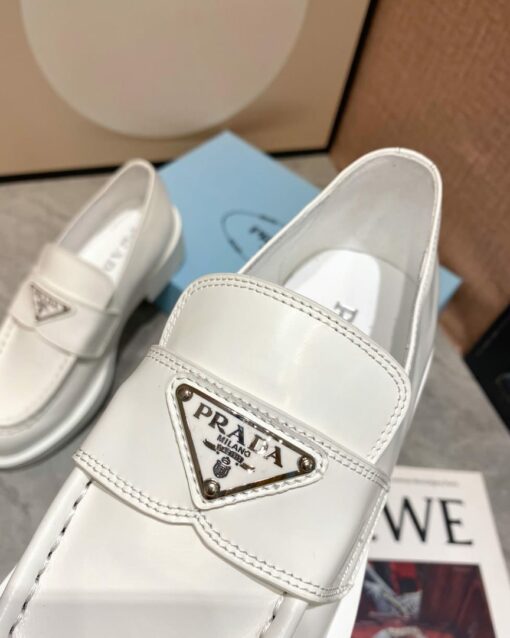 Туфли-лоферы женские Prada Premium A110369 белые - фото 3
