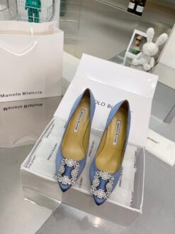 Атласные женские туфли Manolo Blahnik Hangisi 7 см каблук голубые