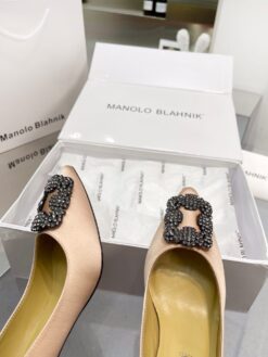 Атласные женские туфли Manolo Blahnik Hangisi 7 см каблук пудровые