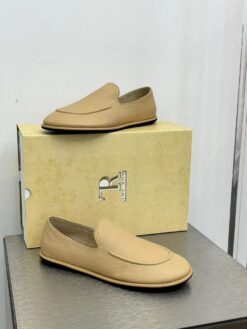 Мокасины The Row Canal Loafer in Leather F1258L74 Premium Beige