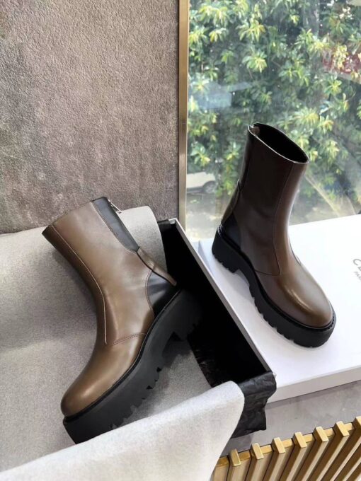 Ботинки Celine Bulky Boots With Back Zip And Triomphe In Calfskin 352033554C.15KC Brown-Black - фото 4