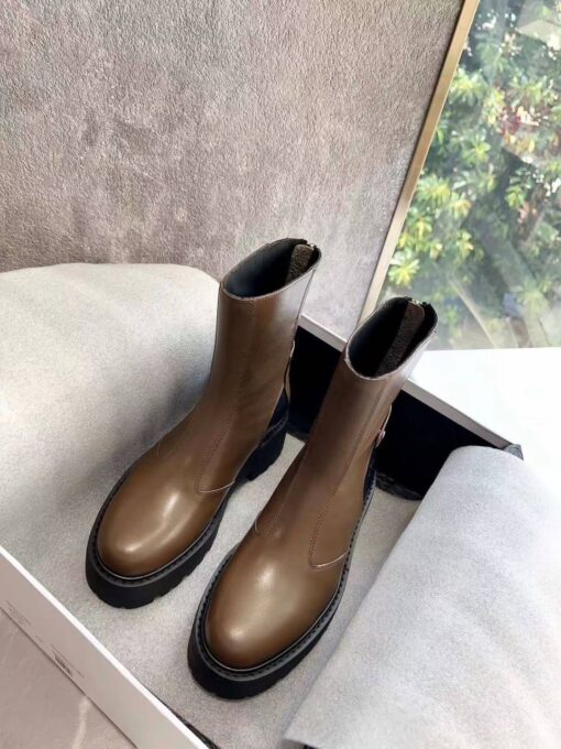 Ботинки Celine Bulky Boots With Back Zip And Triomphe In Calfskin 352033554C.15KC Brown-Black - фото 8