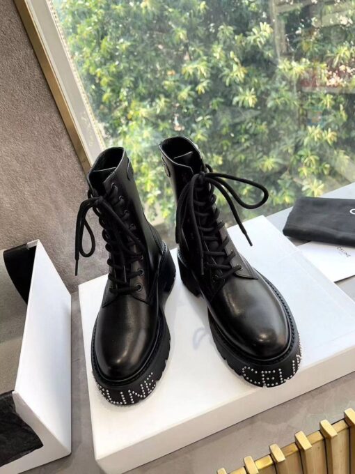 Ботинки Celine Lace-Up Boot With Triomphe And Studded Outsole Bulky In Shiny Bullskin 346293579C Black - фото 2