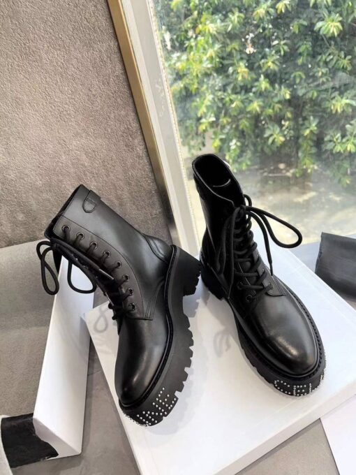 Ботинки Celine Lace-Up Boot With Triomphe And Studded Outsole Bulky In Shiny Bullskin 346293579C Black - фото 3