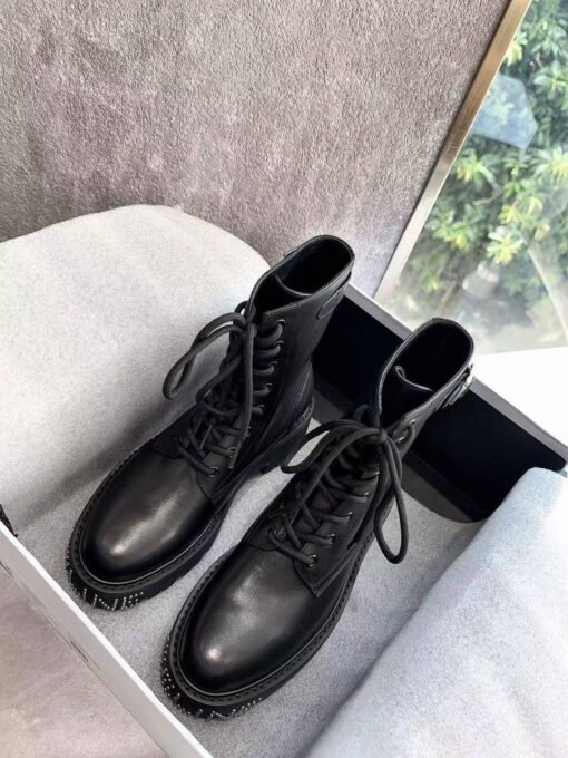 Ботинки Celine Lace-Up Boot With Triomphe And Studded Outsole Bulky In Shiny Bullskin 346293579C Black - фото 6