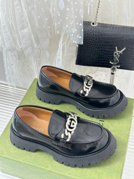 Туфли женские Gucci 756401 DS8J0 с цепочкой и переплетёнными G премиум черные - фото 8