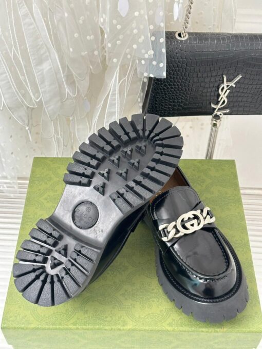 Туфли женские Gucci 756401 DS8J0 с цепочкой и переплетёнными G премиум черные - фото 9