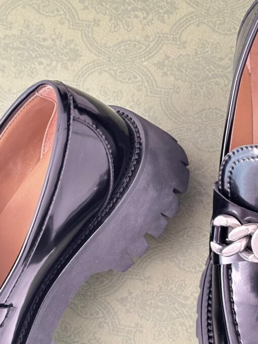 Туфли женские Gucci 756401 DS8J0 с цепочкой и переплетёнными G премиум черные - фото 4