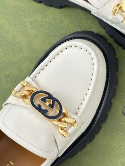 Туфли женские Gucci 756401 DS8J0 с цепочкой и переплетёнными G премиум белые