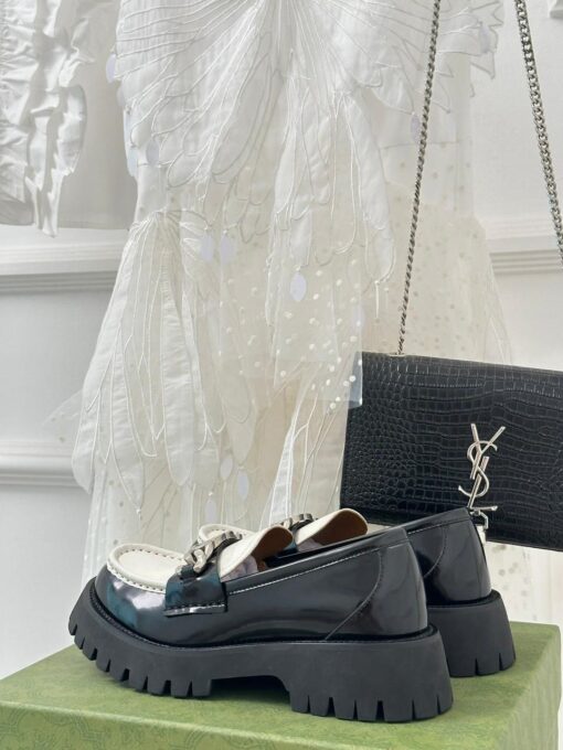 Туфли женские Gucci 756401 DS8J0 с цепочкой и переплетёнными G премиум чёрные с белым - фото 4