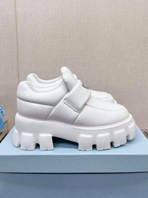 Туфли-ботинки Prada Monolith A113660 белые - фото 1