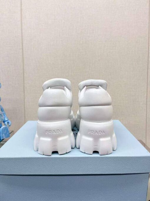 Туфли-ботинки Prada Monolith A113660 белые - фото 4