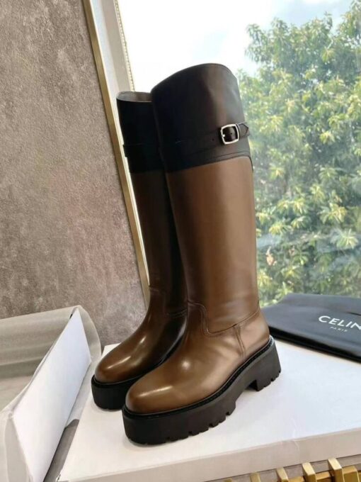 Сапоги Celine Bulky High Buckle Boot In Calfskin 352023554C Premium Brown - фото 1