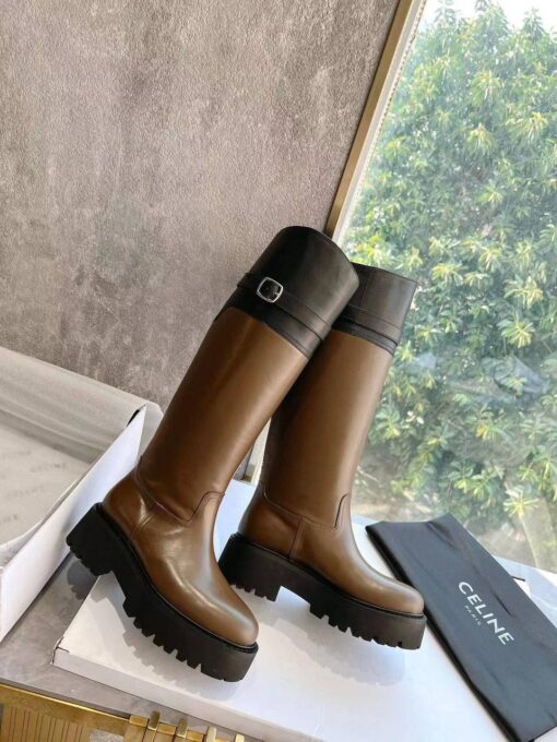 Сапоги Celine Bulky High Buckle Boot In Calfskin 352023554C Premium Brown - фото 3