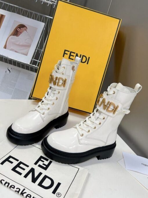 Ботинки Fendi Fendigraphy Leather Biker Boots 8T8355AKY6F1H1K Premium White - фото 1