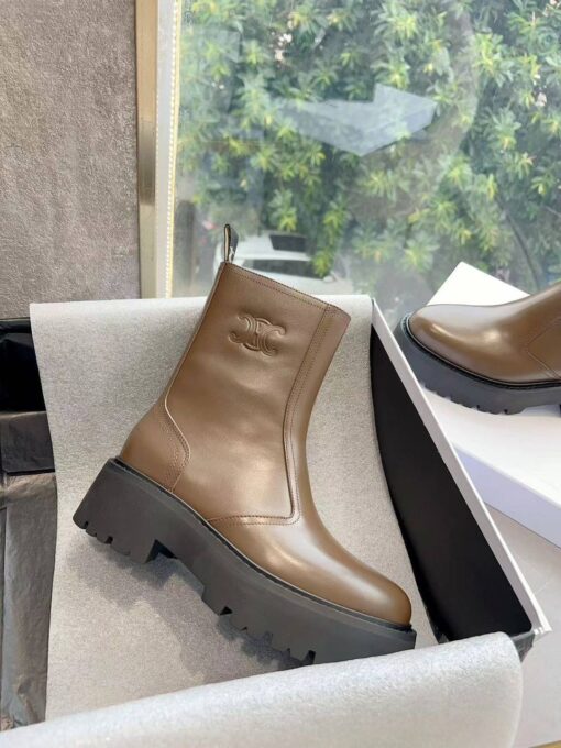 Ботинки Celine Bulky Boots With Zip And Triomphe In Calfskin 352033554C Brown - фото 2