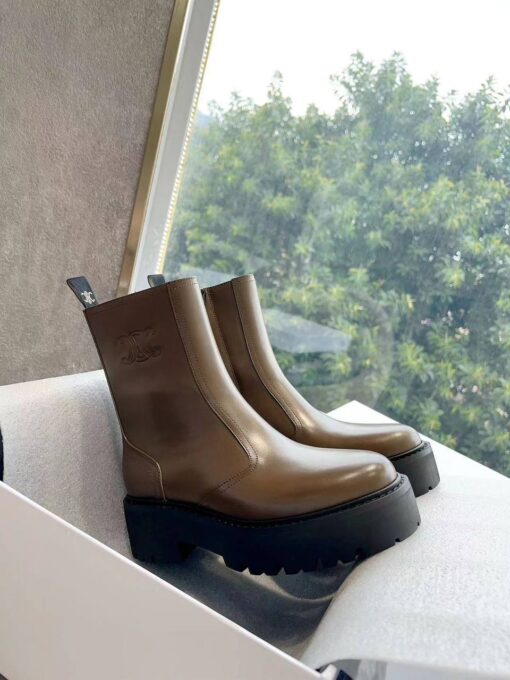 Ботинки Celine Bulky Boots With Zip And Triomphe In Calfskin 352033554C Brown - фото 6