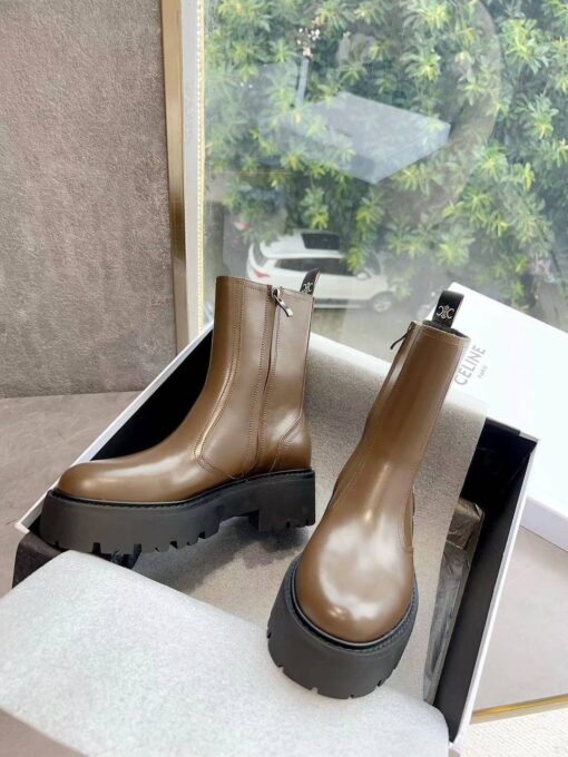 Ботинки Celine Bulky Boots With Zip And Triomphe In Calfskin 352033554C Brown - фото 3