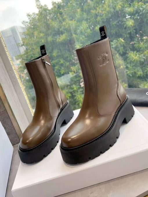 Ботинки Celine Bulky Boots With Zip And Triomphe In Calfskin 352033554C Brown - фото 1