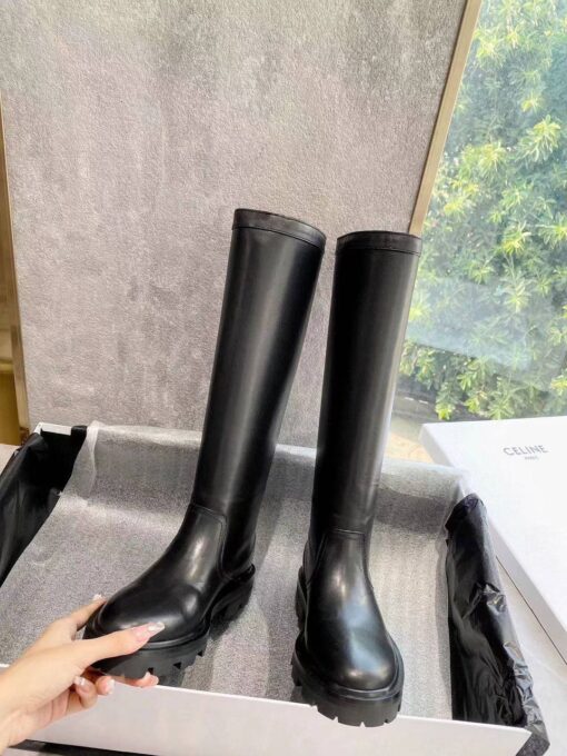 Сапоги Celine Bulky High Buckle Boot In Calfskin 352023554F Premium Black - фото 2