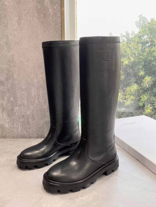 Сапоги Celine Bulky High Buckle Boot In Calfskin 352023554F Premium Black - фото 1